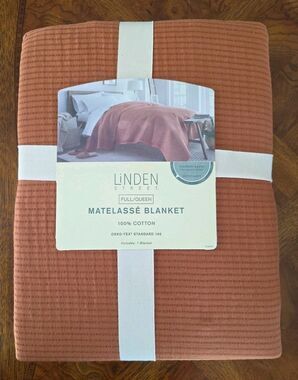 Linden Street Sierra Brown Matelassé 100% Cotton Blanket - Full/Queen - NEW